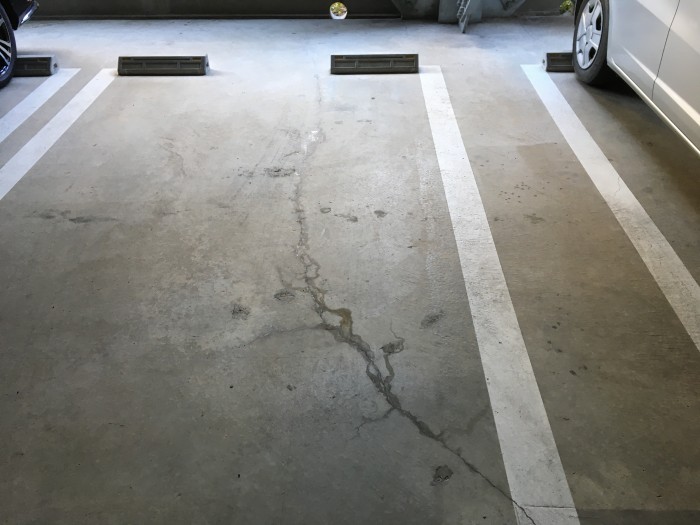 駐車場 ひび割れ修繕工事
